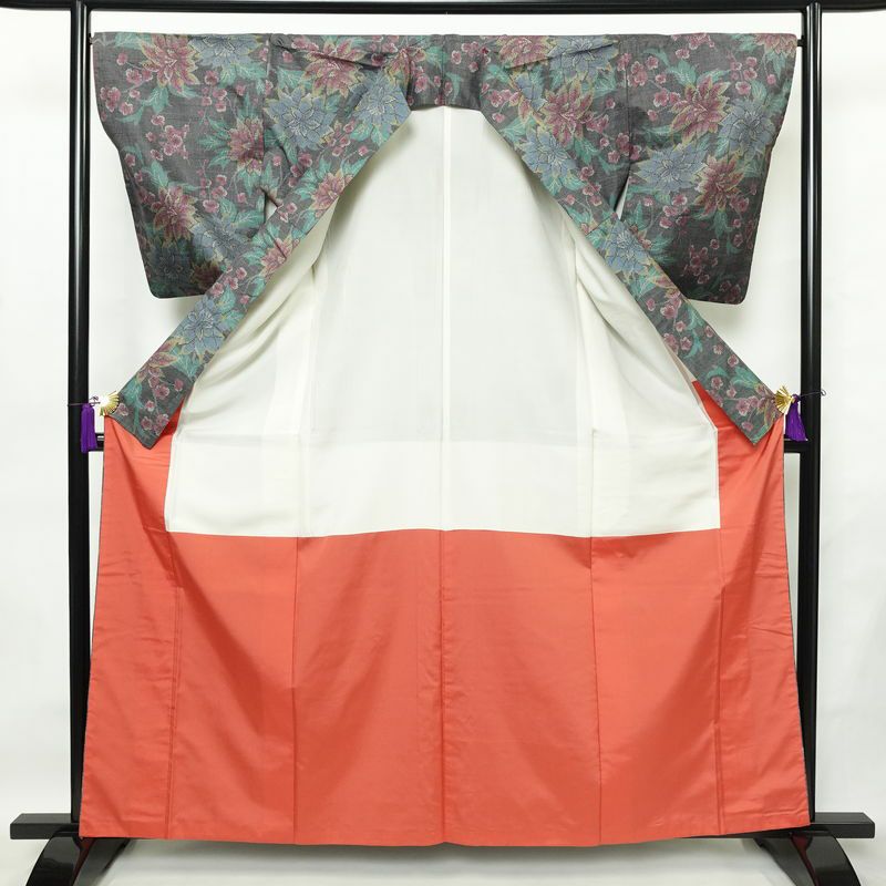 大島紬 証紙なし 正絹 花柄 袷仕立て 身丈162cm 裄丈66.5cm 着物 グレー_画像3