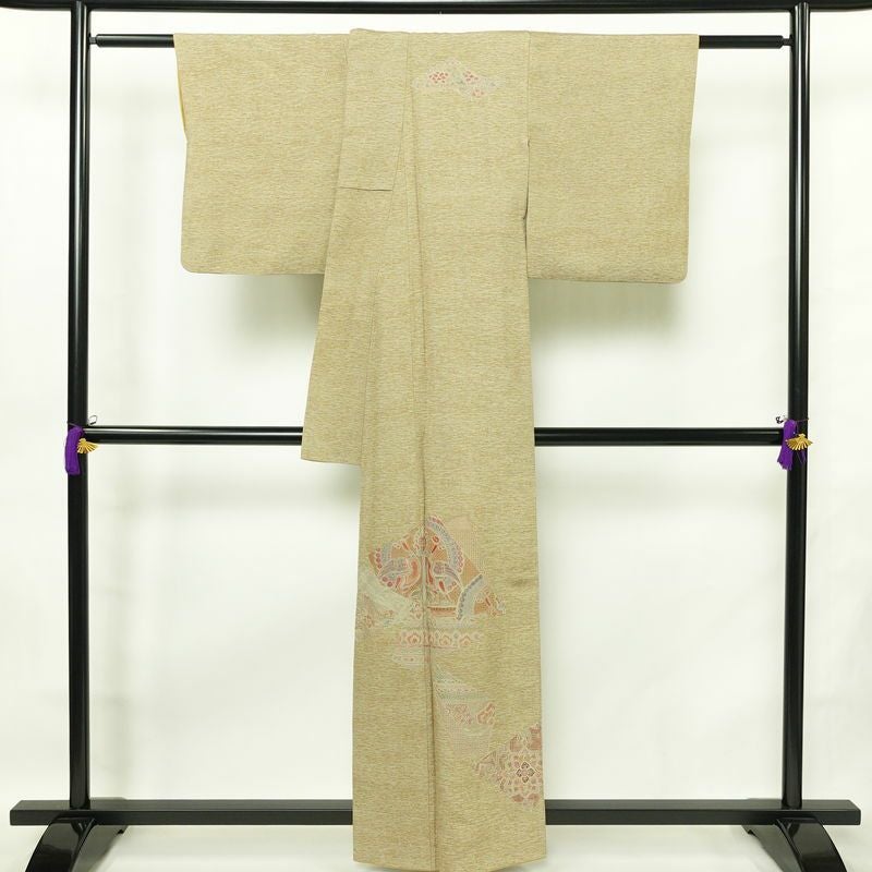 付け下げ スワトウ刺繍 相良刺繍 正絹 幾何学柄・抽象柄 袷仕立て 身丈159.5cm 裄丈65cm 刺繍 フォーマル 着物 紬地 黄・黄土色_画像2