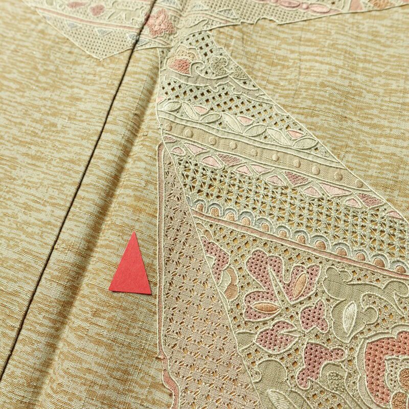 付け下げ スワトウ刺繍 相良刺繍 正絹 幾何学柄・抽象柄 袷仕立て 身丈159.5cm 裄丈65cm 刺繍 フォーマル 着物 紬地 黄・黄土色_画像11