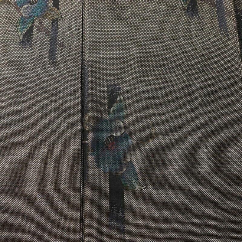 本場大島紬 大島紬 美品 古代染色純泥染 伝統的工芸品 証紙あり しつけ糸付き 正絹 花柄 袷仕立て 身丈152cm 裄丈65cm 着物 茶_画像6