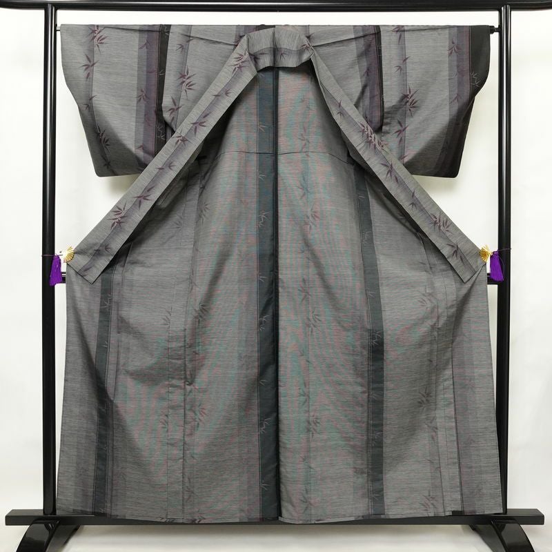 本場大島紬 伝統工芸品 単衣 美品 証紙あり 正絹 木の葉・植物柄 単衣仕立て 身丈159.5cm 裄丈65cm さが美 着物 紫・藤色_画像3