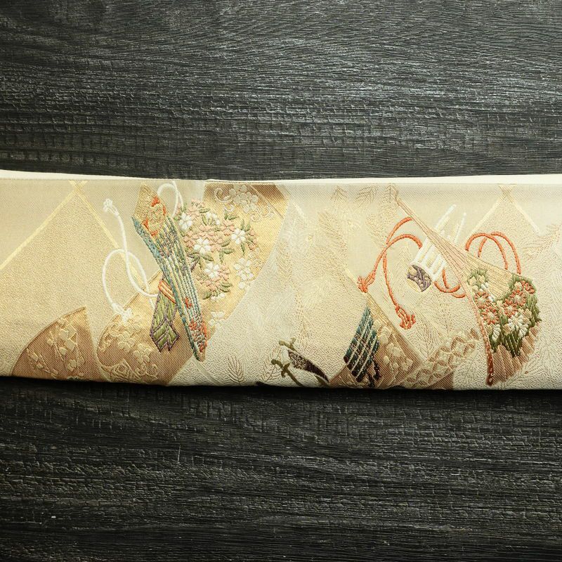 袋帯 銘明錦 六通柄 フォーマル用 正絹 古典柄 箔 金通し 帯 入学式 御所車 扇子 卒業式 結婚式 ベージュ_画像14