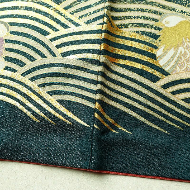 振袖 金駒刺繍 正絹 古典柄 袷仕立て 身丈163.5cm 裄丈70cm 箔 刺繍 金彩 金糸 着物 成人式 二十歳 蝶 緑・うぐいす色_画像13
