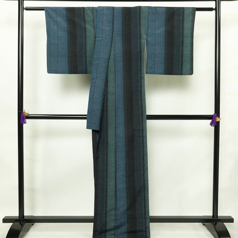 紬 正絹 縞柄・線柄 袷仕立て 身丈166cm 裄丈67cm 着物 モダン 青・紺_画像2