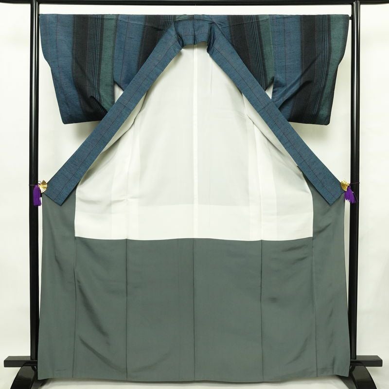 紬 正絹 縞柄・線柄 袷仕立て 身丈166cm 裄丈67cm 着物 モダン 青・紺_画像3