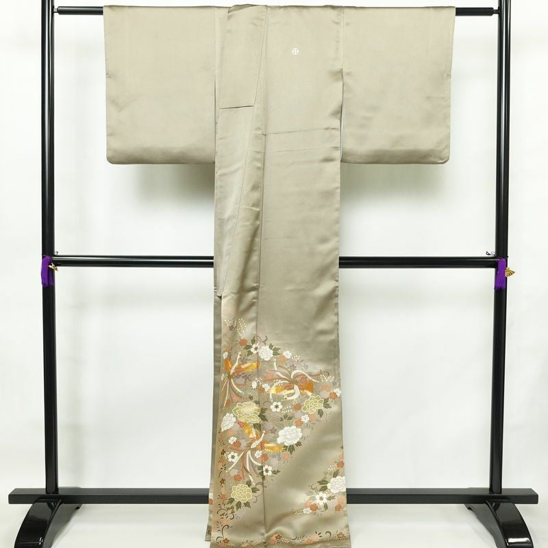 色留袖 良品 五つ紋付き 比翼付き 金駒刺繍 正絹 人物・動物柄 袷仕立て 身丈166cm 裄丈67cm 箔 フォーマル 着物 結婚式 緑・うぐいす色_画像2