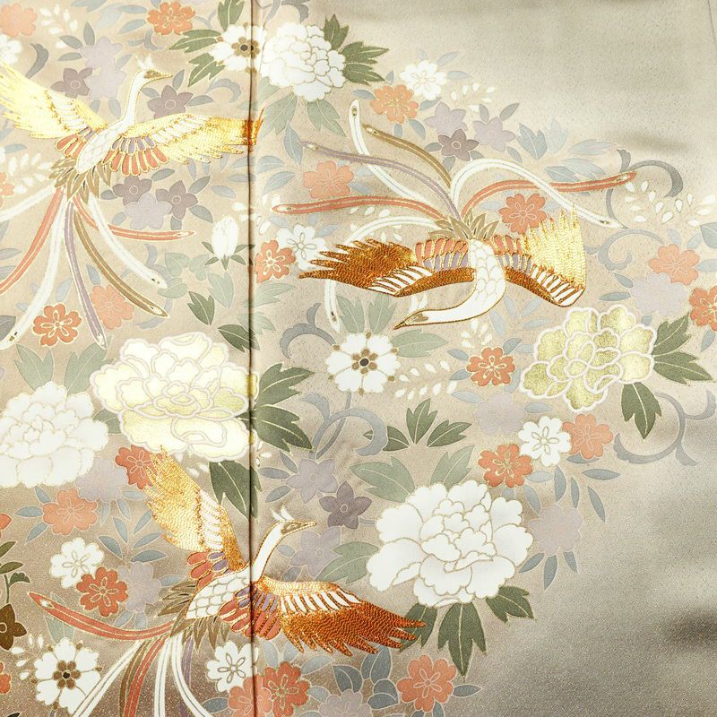 色留袖 良品 五つ紋付き 比翼付き 金駒刺繍 正絹 人物・動物柄 袷仕立て 身丈166cm 裄丈67cm 箔 フォーマル 着物 結婚式 緑・うぐいす色_画像6