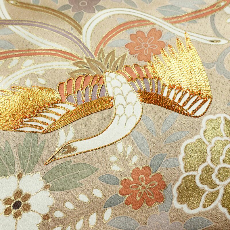 色留袖 良品 五つ紋付き 比翼付き 金駒刺繍 正絹 人物・動物柄 袷仕立て 身丈166cm 裄丈67cm 箔 フォーマル 着物 結婚式 緑・うぐいす色_画像8