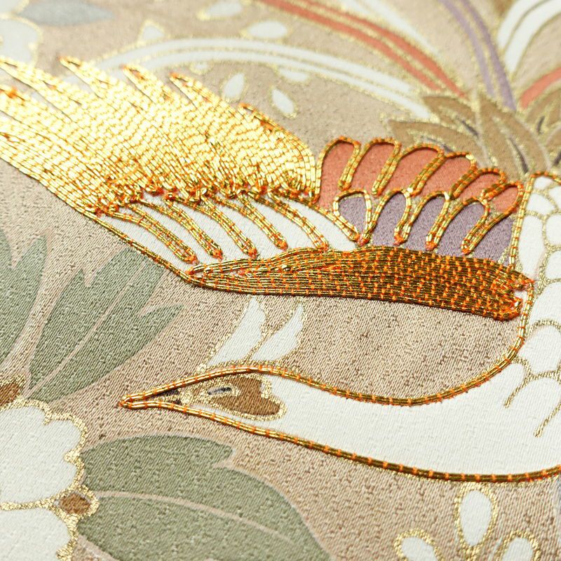 色留袖 良品 五つ紋付き 比翼付き 金駒刺繍 正絹 人物・動物柄 袷仕立て 身丈166cm 裄丈67cm 箔 フォーマル 着物 結婚式 緑・うぐいす色_画像10