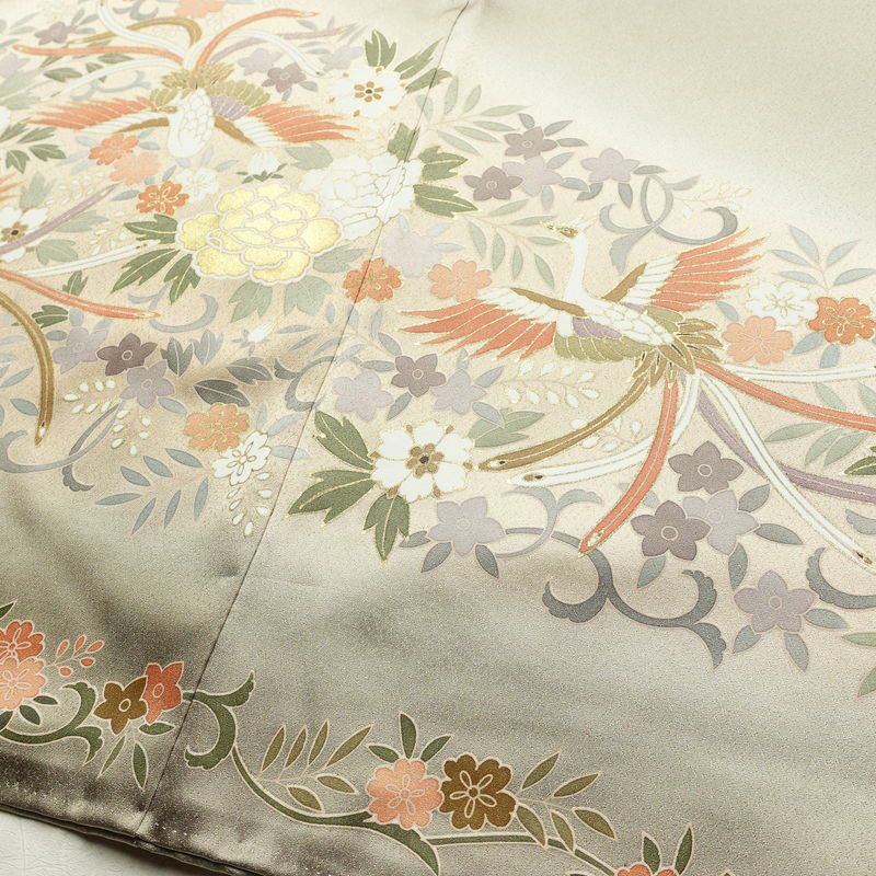 色留袖 良品 五つ紋付き 比翼付き 金駒刺繍 正絹 人物・動物柄 袷仕立て 身丈166cm 裄丈67cm 箔 フォーマル 着物 結婚式 緑・うぐいす色_画像13