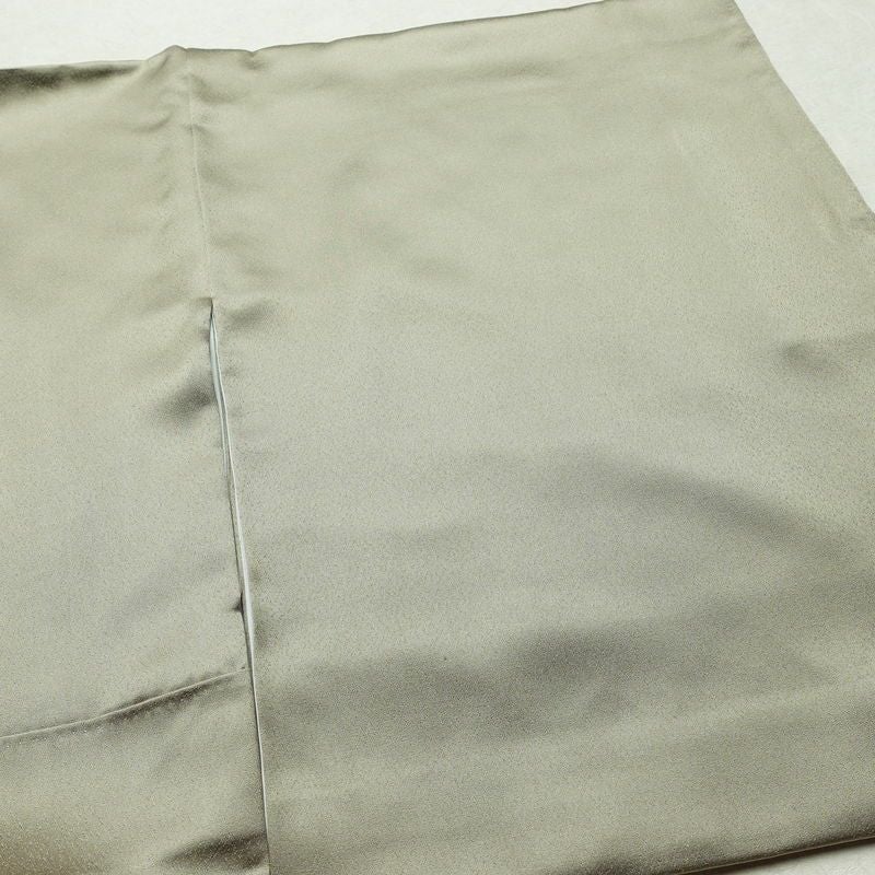 色留袖 良品 五つ紋付き 比翼付き 金駒刺繍 正絹 人物・動物柄 袷仕立て 身丈166cm 裄丈67cm 箔 フォーマル 着物 結婚式 緑・うぐいす色_画像15