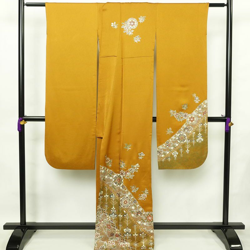 振袖 正絹 木の葉・植物柄 袷仕立て 身丈170.5cm 裄丈69cm 箔 フォーマル 成人式 二十歳 黄・黄土色_画像2