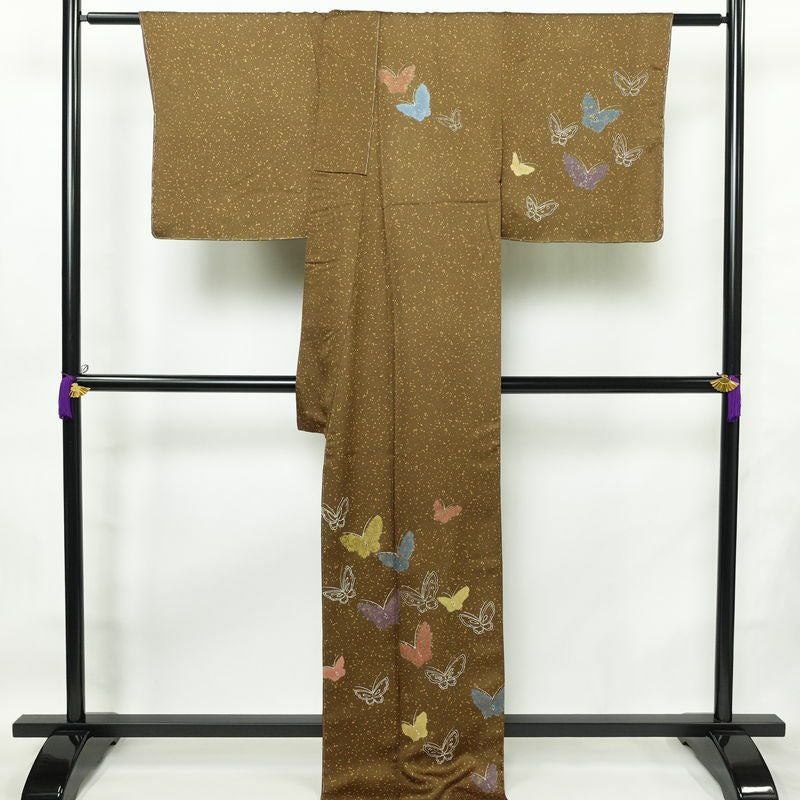 付け下げ 良品 しつけ糸付き 正絹 蝶・昆虫柄 袷仕立て 身丈171cm 裄丈69.5cm 箔 フォーマル 着物 入学式 卒業式 黄・黄土色_画像2