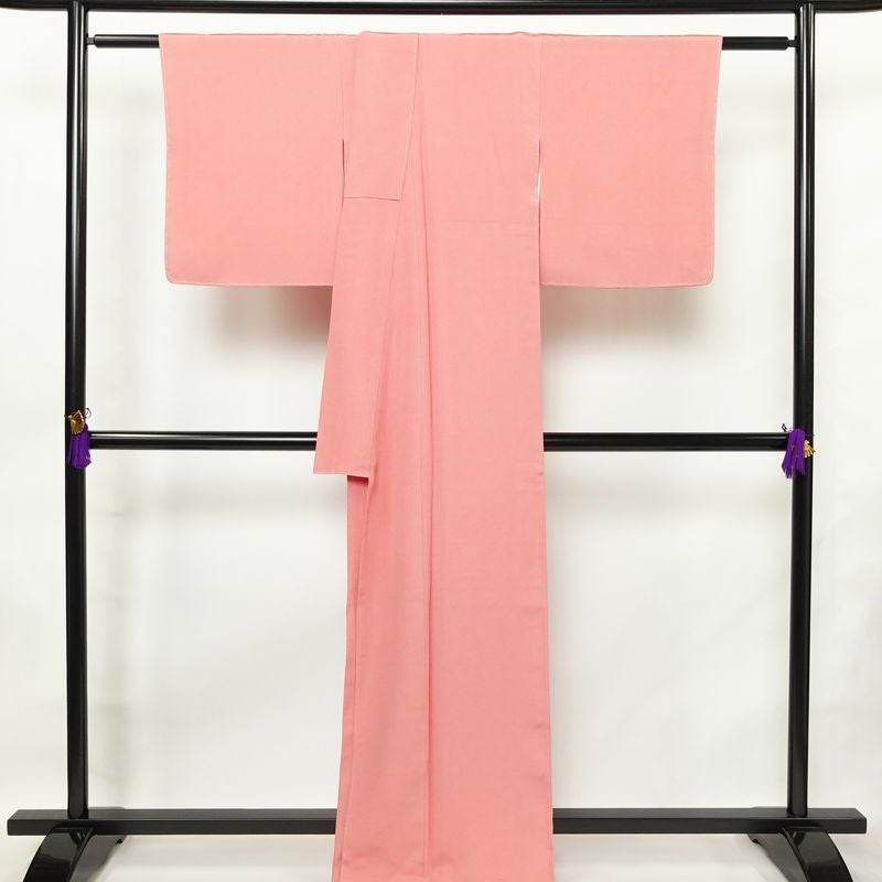 色無地 鮫小紋 しつけ糸付き 縮緬 一つ紋付き 正絹 流水・波柄 袷仕立て 身丈164cm 裄丈67.5cm フォーマル 着物 入学式 ピンク_画像2