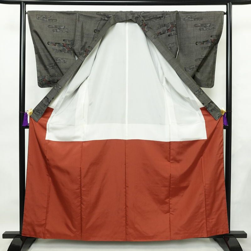 大島紬 良品 創匠きゅうの 古代染色純泥染 証紙あり 正絹 木の葉・植物柄 袷仕立て 身丈162.5cm 裄丈67cm 本場大島紬 伝統工芸 一部しつけ糸付き 着物 茶_画像3