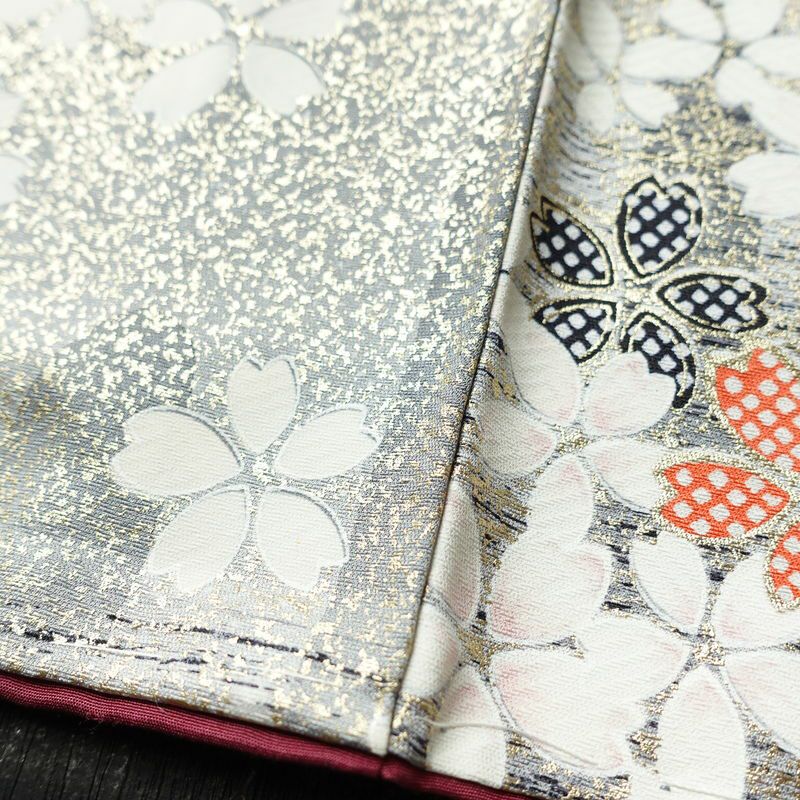 小紋 良品 しつけ糸付き 正絹 花柄 袷仕立て 身丈157.5cm 裄丈65cm 箔 金彩 着物 グレー_画像11