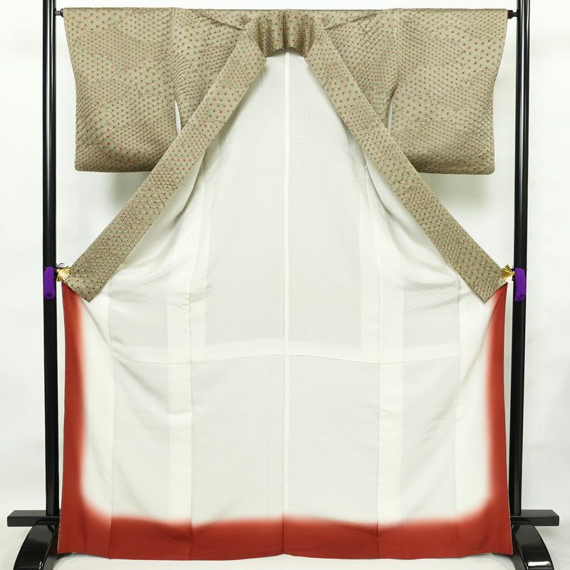 小紋 絞り 綸子 正絹 雲柄 袷仕立て 身丈168.5cm 裄丈64.5cm 麻の葉 着物 緑・うぐいす色_画像3