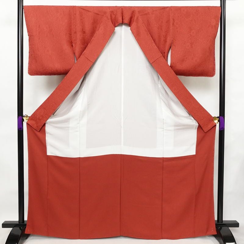 色無地 良品 しつけ糸付き 一つ紋付き 正絹 花柄 袷仕立て 身丈167cm 裄丈69cm フォーマル 着物 お茶会 赤・朱_画像3