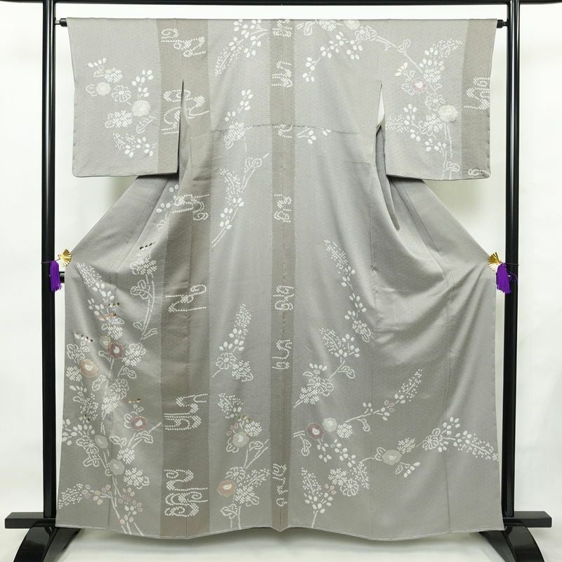訪問着 美品 しつけ糸付き 絞り 一つ紋付き 正絹 花柄 袷仕立て 身丈159.5cm 裄丈65cm 刺繍 フォーマル 着物 入学式 卒業式 結婚式 グレー_画像1