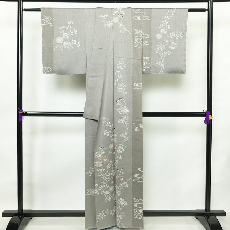 訪問着 美品 しつけ糸付き 絞り 一つ紋付き 正絹 花柄 袷仕立て 身丈159.5cm 裄丈65cm 刺繍 フォーマル 着物 入学式 卒業式 結婚式 グレー_画像2