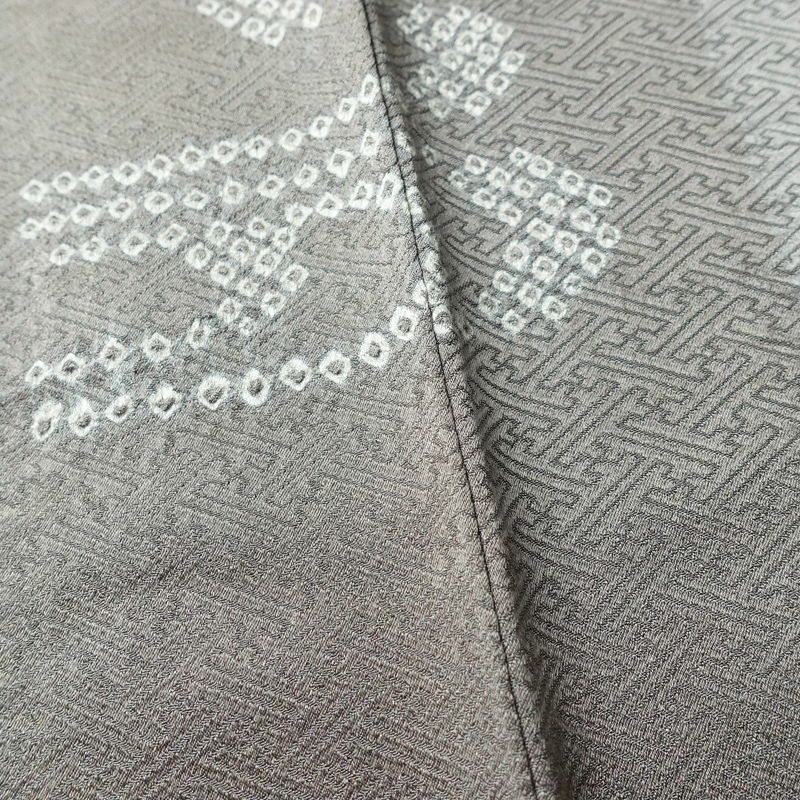 訪問着 美品 しつけ糸付き 絞り 一つ紋付き 正絹 花柄 袷仕立て 身丈159.5cm 裄丈65cm 刺繍 フォーマル 着物 入学式 卒業式 結婚式 グレー_画像12