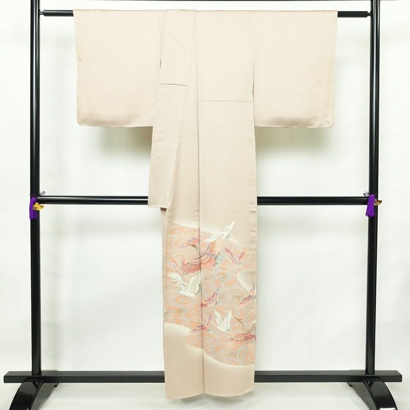 色留袖 しつけ糸付き 金駒刺繍 一つ紋付き 正絹 人物・動物柄 袷仕立て 身丈156.5cm 裄丈68cm 箔 刺繍 共八掛 金彩 フォーマル 着物 結婚式 ピンク_画像2