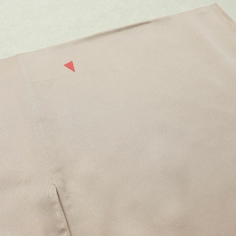 色留袖 しつけ糸付き 金駒刺繍 一つ紋付き 正絹 人物・動物柄 袷仕立て 身丈156.5cm 裄丈68cm 箔 刺繍 共八掛 金彩 フォーマル 着物 結婚式 ピンク_画像16