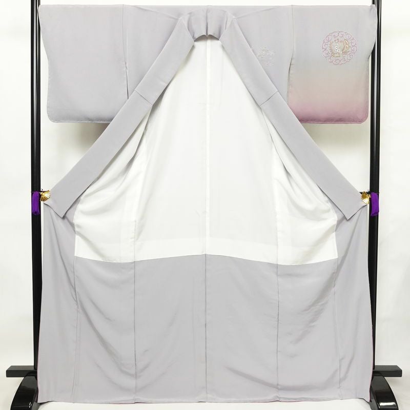 付け下げ 美品 しつけ糸付き 縮緬 正絹 人物・動物柄 袷仕立て 身丈170cm 裄丈70cm 刺繍 フォーマル 着物 入学式 卒業式 結婚式 ぼかし 紫・藤色_画像3