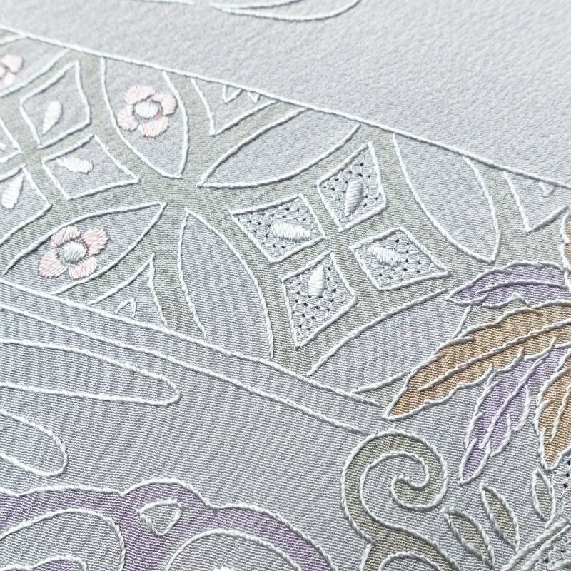 付け下げ 美品 しつけ糸付き 縮緬 正絹 人物・動物柄 袷仕立て 身丈170cm 裄丈70cm 刺繍 フォーマル 着物 入学式 卒業式 結婚式 ぼかし 紫・藤色_画像9