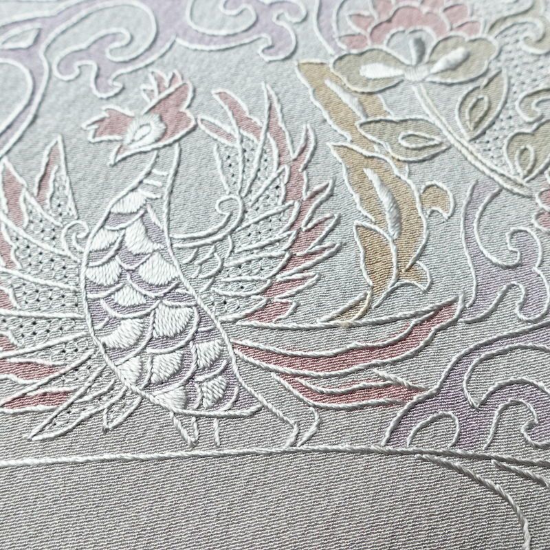 付け下げ 美品 しつけ糸付き 縮緬 正絹 人物・動物柄 袷仕立て 身丈170cm 裄丈70cm 刺繍 フォーマル 着物 入学式 卒業式 結婚式 ぼかし 紫・藤色_画像10