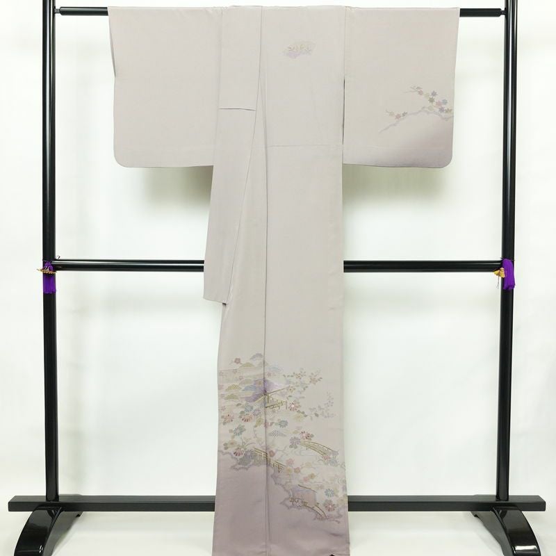 単衣 付下 良品 スワトウ刺繍 縮緬 正絹 風景柄 単衣仕立て 身丈169cm 裄丈68.5cm 刺繍 フォーマル 着物 付け下げ 紫・藤色_画像2