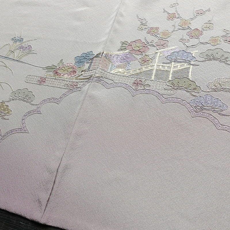 単衣 付下 良品 スワトウ刺繍 縮緬 正絹 風景柄 単衣仕立て 身丈169cm 裄丈68.5cm 刺繍 フォーマル 着物 付け下げ 紫・藤色_画像13