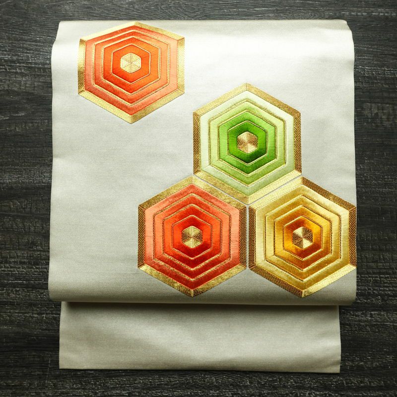 名古屋帯 太鼓柄 金駒刺繍 正絹 亀甲柄 名古屋仕立て 刺繍 金糸 帯 金