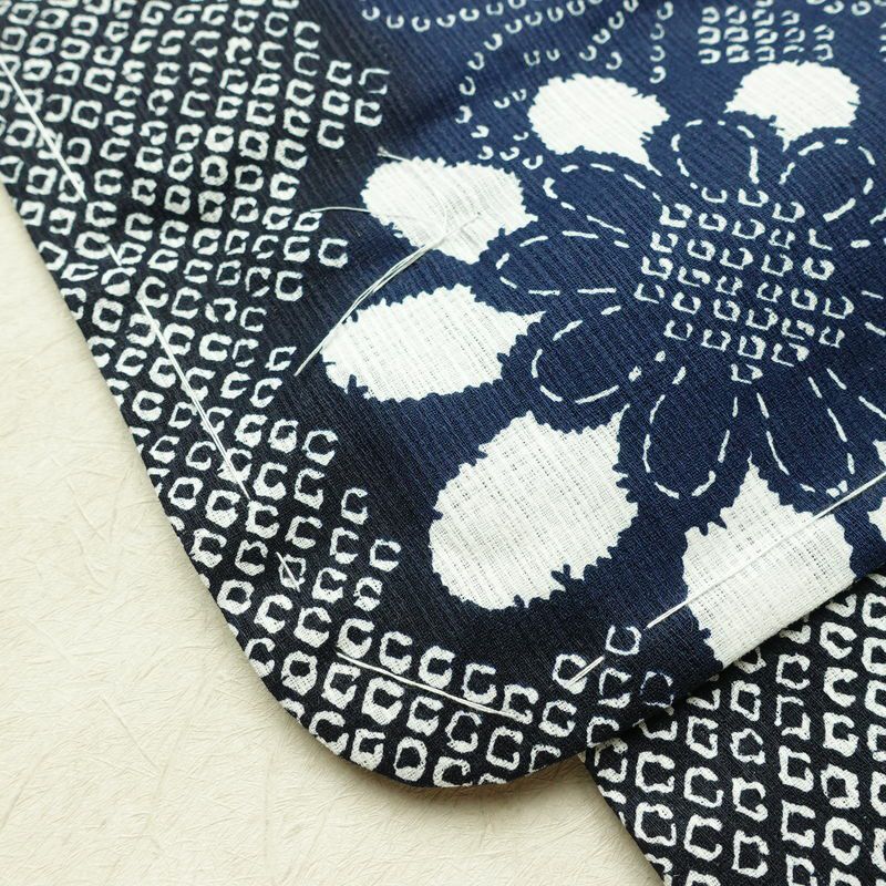 新品 浴衣 女性用 綿麻 高級変わり織 古典柄 花柄 ゆかた 未使用品 しつけ糸付き 紺 レトロ モダン 鹿の子_画像9