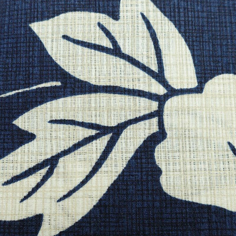 新品 浴衣 女性用 綿麻 高級変わり織 古典柄 花柄 牡丹柄 ゆかた 未使用品 しつけ糸付き 紺 シック モダン 上品 ボタン_画像5