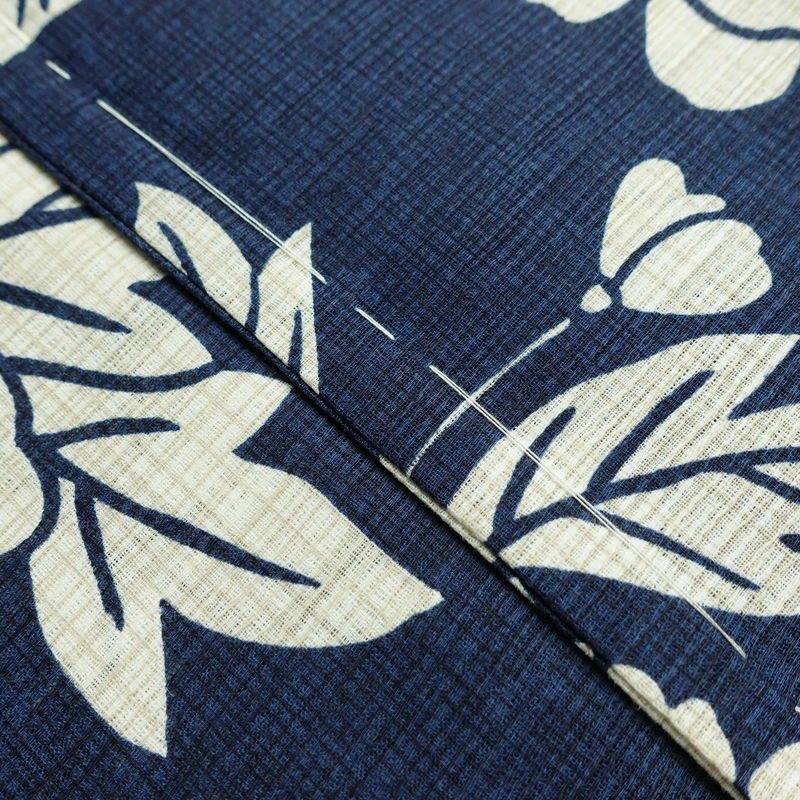 新品 浴衣 女性用 綿麻 高級変わり織 古典柄 花柄 牡丹柄 ゆかた 未使用品 しつけ糸付き 紺 シック モダン 上品 ボタン_画像9