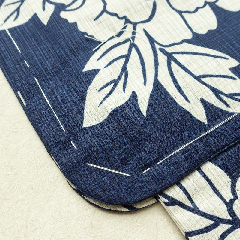 新品 浴衣 女性用 綿麻 高級変わり織 古典柄 花柄 牡丹柄 ゆかた 未使用品 しつけ糸付き 紺 シック モダン 上品 ボタン_画像10