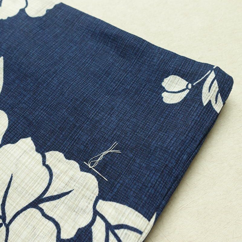 新品 浴衣 女性用 綿麻 高級変わり織 古典柄 花柄 牡丹柄 ゆかた 未使用品 しつけ糸付き 紺 シック モダン 上品 ボタン_画像11