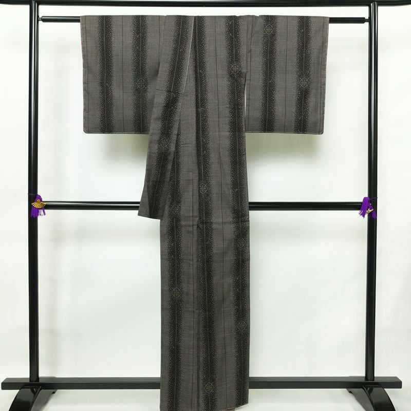 大島紬 美品 しつけ糸付き 正絹 縞柄・線柄 袷仕立て 身丈160.5cm 裄丈65cm リサイクル着物 着物 茶_画像2