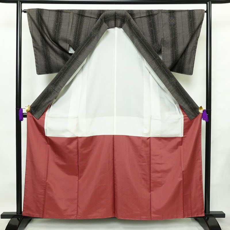 大島紬 美品 しつけ糸付き 正絹 縞柄・線柄 袷仕立て 身丈160.5cm 裄丈65cm リサイクル着物 着物 茶_画像3