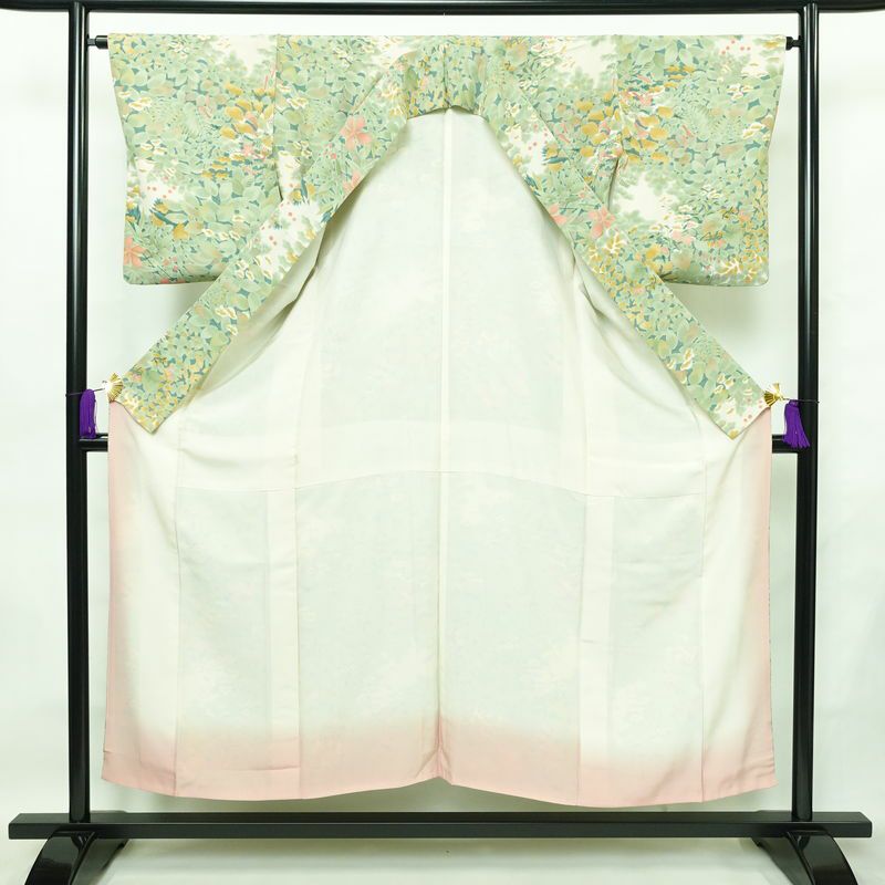 小紋 縮緬 総柄 正絹 木の葉・植物柄 袷仕立て 身丈151cm 裄丈65cm リサイクル着物 着物 カジュアル 緑・うぐいす色_画像3