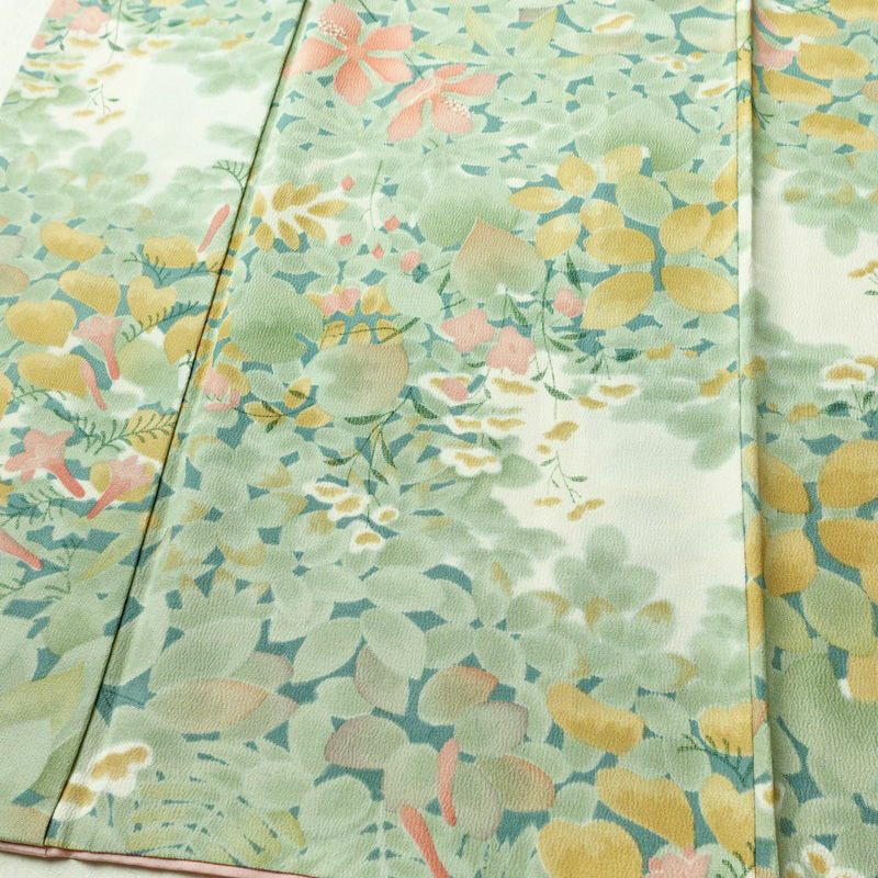 小紋 縮緬 総柄 正絹 木の葉・植物柄 袷仕立て 身丈151cm 裄丈65cm リサイクル着物 着物 カジュアル 緑・うぐいす色_画像4