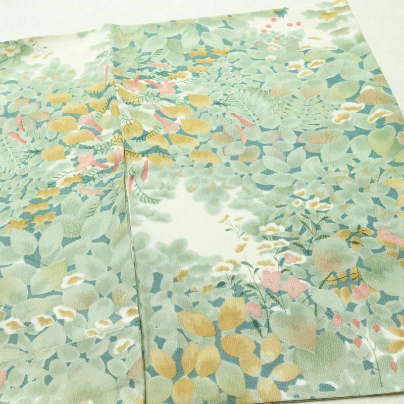 小紋 縮緬 総柄 正絹 木の葉・植物柄 袷仕立て 身丈151cm 裄丈65cm リサイクル着物 着物 カジュアル 緑・うぐいす色_画像13