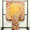 振袖 金駒刺繍 正絹 古典柄 袷仕立て 身丈168cm 裄丈67.5cm リサイクル着物 帯 金彩 成人式 二十歳 二十歳の集い フォーマル 華やか 黄・黄土色_画像2