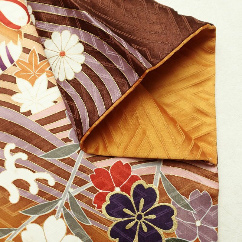 振袖 金駒刺繍 正絹 古典柄 袷仕立て 身丈168cm 裄丈67.5cm リサイクル着物 帯 金彩 成人式 二十歳 二十歳の集い フォーマル 華やか 黄・黄土色_画像18
