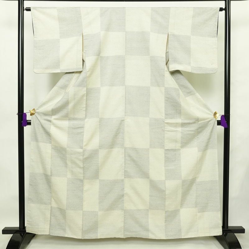 紬 正絹 チェック・格子柄 袷仕立て 身丈162.5cm 裄丈63cm リサイクル着物 着物 モダン カジュアル 白_画像1