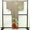 付け下げ 良品 しつけ糸付き 正絹 花柄 袷仕立て 身丈155.5cm 裄丈63cm リサイクル着物 着物 箔 金彩 銀彩 入学式 卒業式 七五三 お宮参り フォーマル 茶_画像2