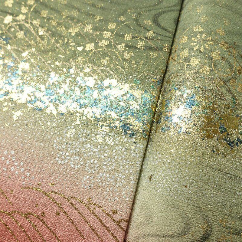 付け下げ 良品 しつけ糸付き 正絹 花柄 袷仕立て 身丈155.5cm 裄丈63cm リサイクル着物 着物 箔 金彩 銀彩 入学式 卒業式 七五三 お宮参り フォーマル 茶_画像10