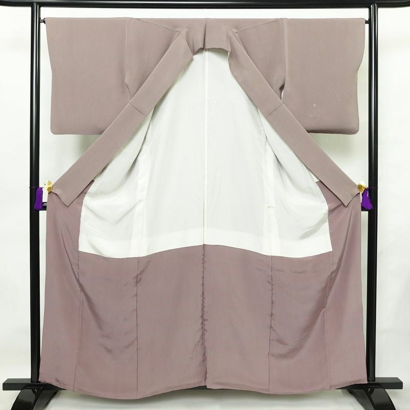 付け下げ 縮緬 絞り 正絹 木の葉・植物柄 袷仕立て 身丈160cm 裄丈66.5cm リサイクル着物 着物 刺繍 ぼかし 入学式 卒業式 七五三 お宮参り フォーマル シンプル 上品 紫・藤色_画像3