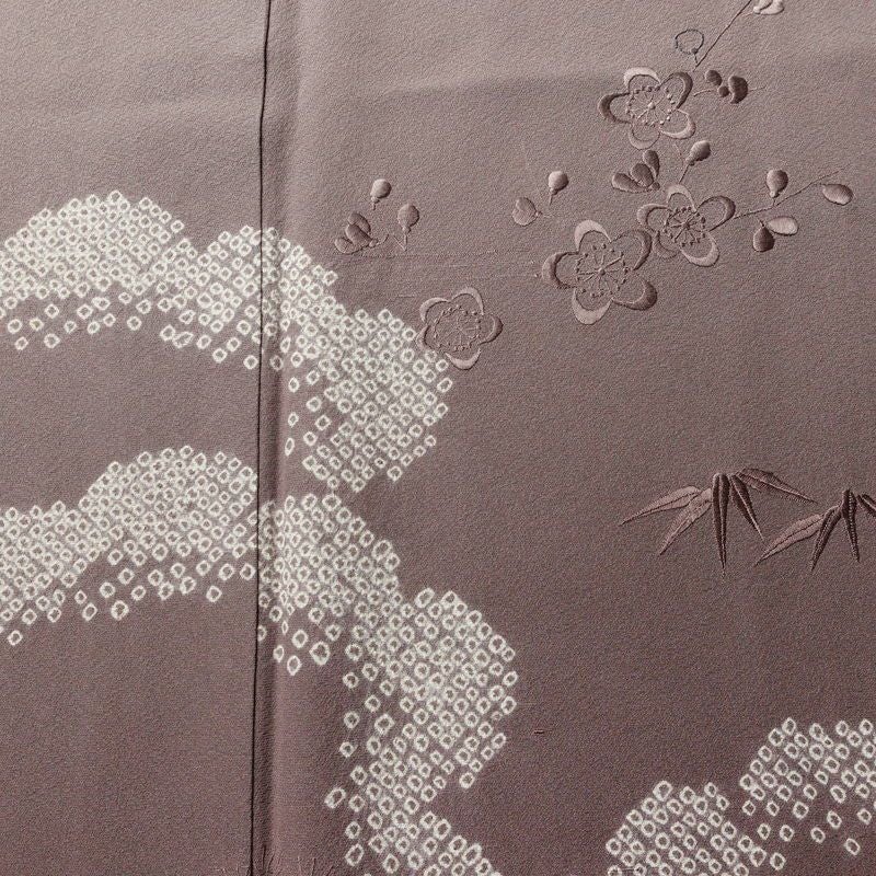 付け下げ 縮緬 絞り 正絹 木の葉・植物柄 袷仕立て 身丈160cm 裄丈66.5cm リサイクル着物 着物 刺繍 ぼかし 入学式 卒業式 七五三 お宮参り フォーマル シンプル 上品 紫・藤色_画像6